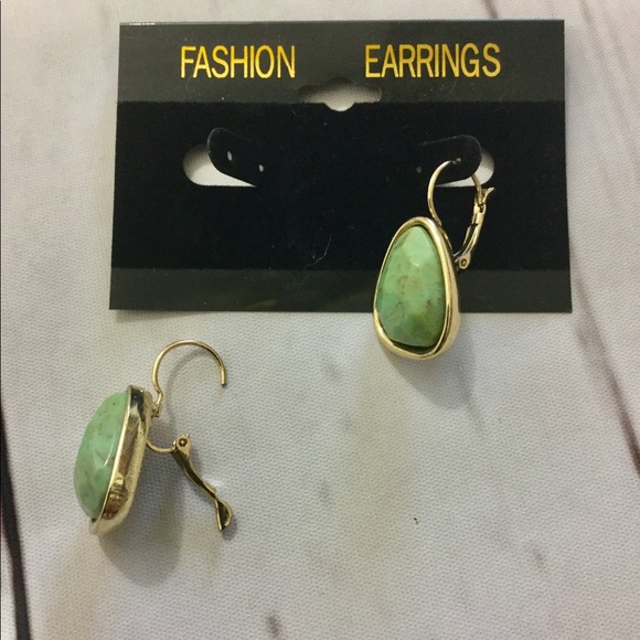 Gold Tone Statement Necklace Matching Earrings - Picture 6 of 7